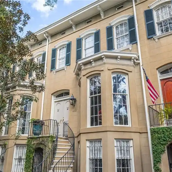 QUINTESSENTIAL SOUTHERN ELEGANCE IN SAVANNAH'S LANDMARK DISTRICT