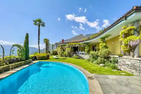 Wonderful Villa with Panoramic Lake Views