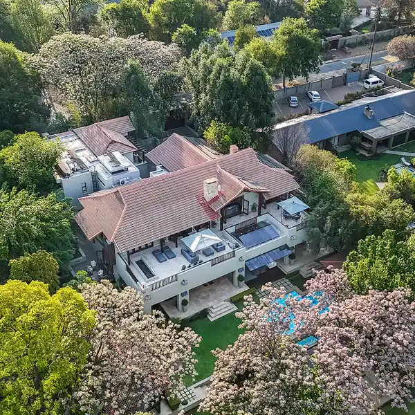 EXQUISITE LUXURY RESIDENCE IN TRANQUIL SURROUNDS