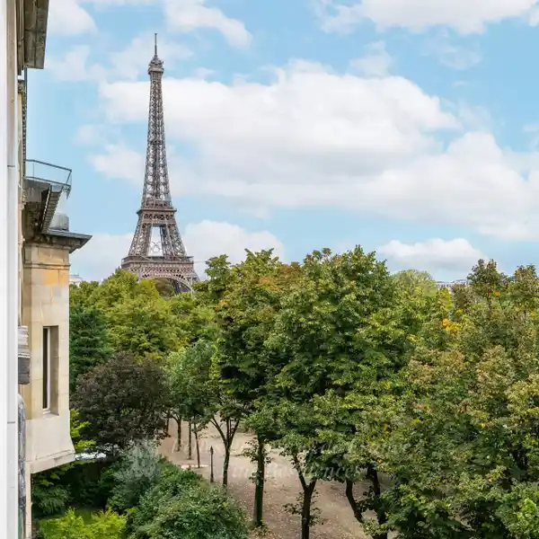 ENTIRELY RENOVATED APARTMENT WITH EXCEPTIONAL VIEWS