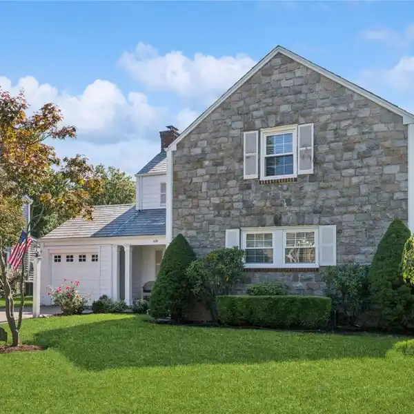 CHARMING COLONIAL WITH MODERN COMFORTS