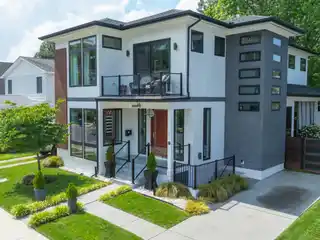 Award-Winning Contemporary Beach Home