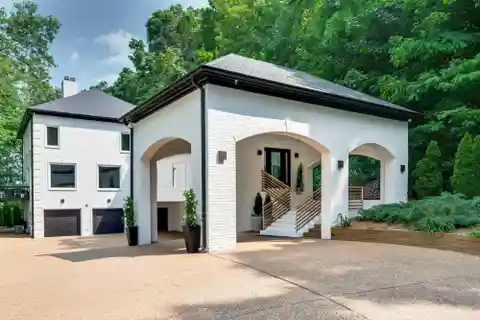 Show-Stopping Contemporary Residence