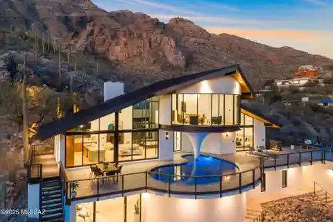 Bespoke Estate with Iconic Design