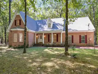 Charming Home Ideal for Those Seeking Tranquility