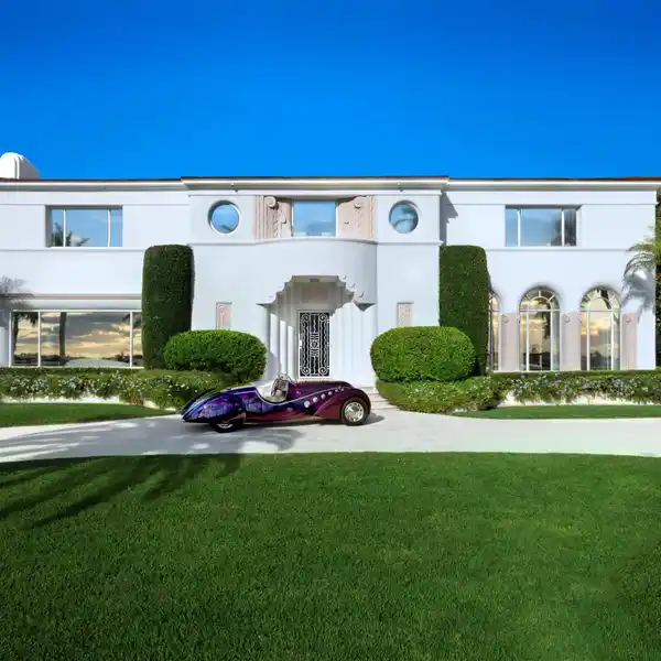 ICONIC WATERFRONT ARCHITECTURAL LEGACY