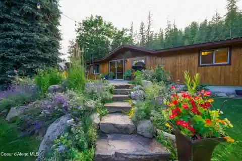 Versatile Five-Acre Paradise