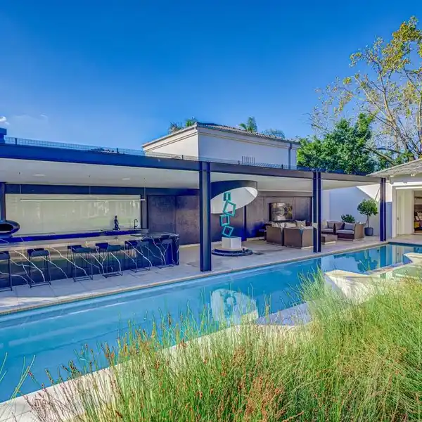 SOPHISTICATED LIVING IN LAWLEY ESTATE