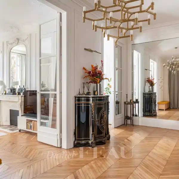 REFINED PARISIAN RESIDENCE WITH TIMELESS ELEGANCE