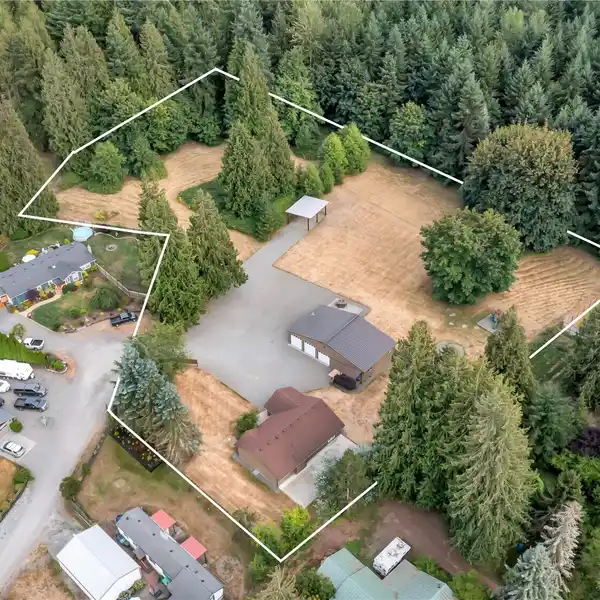 CHARMING RAMBLER ON THREE-PLUS ACRES