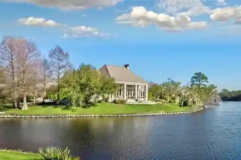 The Dramatic Coin Du Lestin Residence