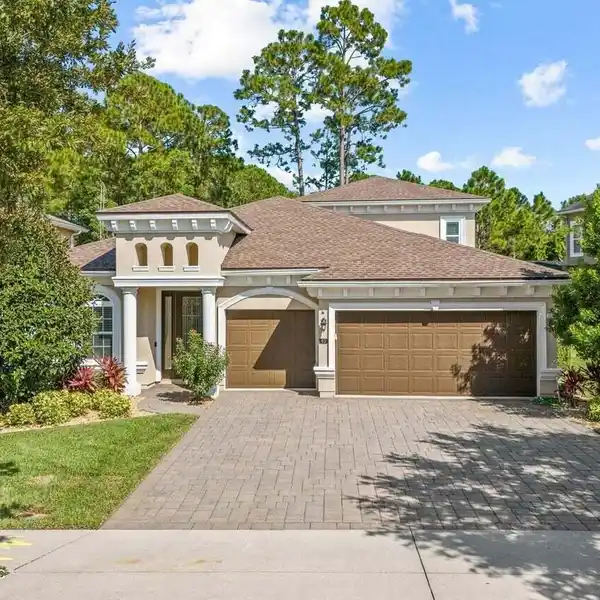 LUXURY AND SOPHISTICATION IN COASTAL OAKS