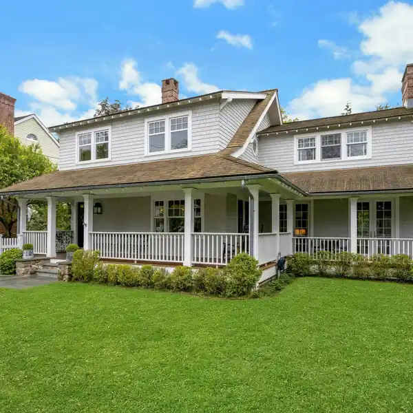 ADORABLE OLD GREENWICH COTTAGE