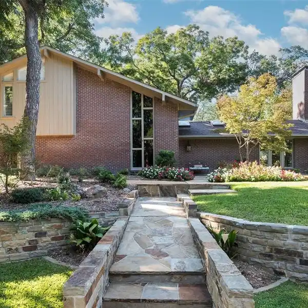 WELL-MAINTAINED TRADITIONAL HOME