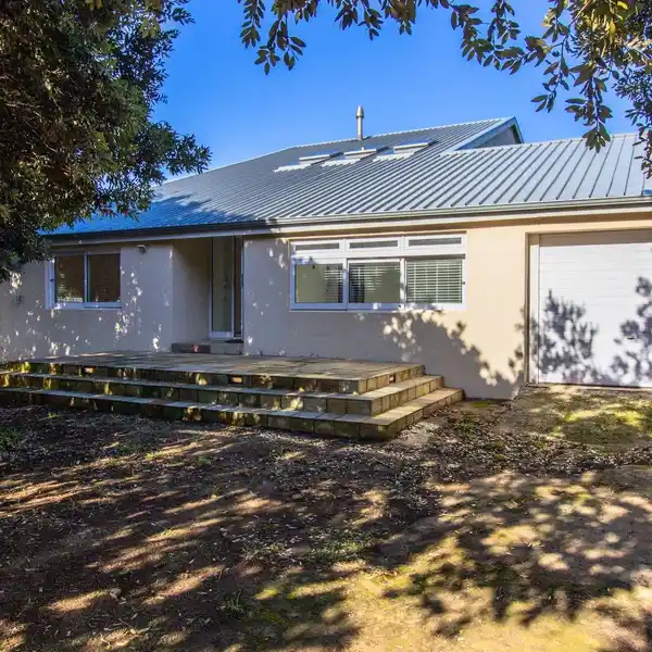 ICONIC BETTY’S BAY HOME WITH PANORAMIC VIEWS