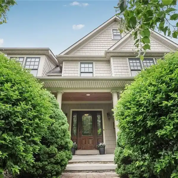 EXCEPTIONAL BLEND OF LUXURY AND CONVENIENCE