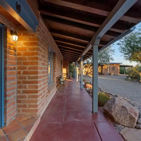 METICULOUSLY MAINTAINED SPRAWLING ADOBE RANCH