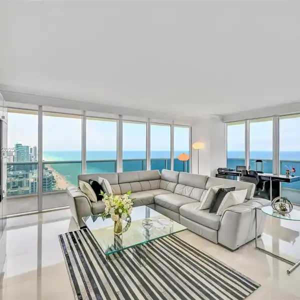 ELEGANT COASTAL ESCAPE ON THE 38TH FLOOR