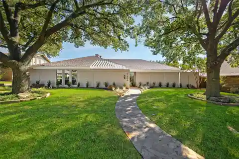 Elegant Dining Room with Scenic Views