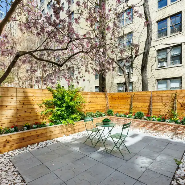 TRANQUIL TOWNHOUSE GARDEN TRIPLEX