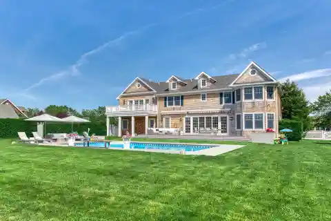 Beautiful Rental Home in Stunning Water Mill Location