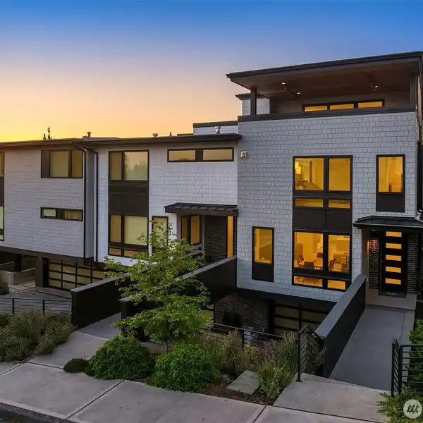 THOUGHTFULLY APPOINTED MODERN CITY HOME