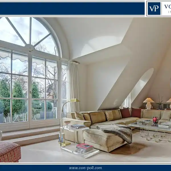 HIGH-END FULL-FLOOR APARTMENT