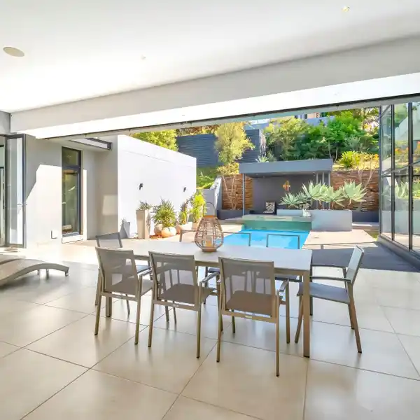 BOLD ARCHITECTURE MEETS TOTAL SUSTAINABLE LUXURY