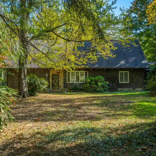 TWO PRIME ACRES IN THE HEART OF SUMMERTOWN