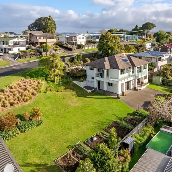 EXCEPTIONAL PROPERTY WITH BREATHTAKING VIEWS