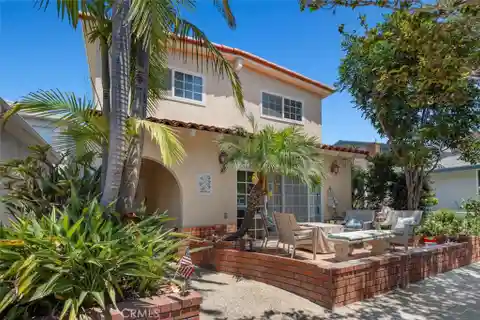 Coastal Living Just Four Blocks from the Beach