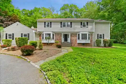 Elegant Colonial with Entertainer’s Layout