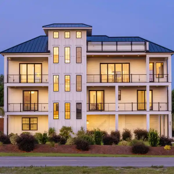 RIVERFRONT MASTERPIECE WITH ELEVATOR, PANORAMIC VIEWS & LUXURY FINISHES
