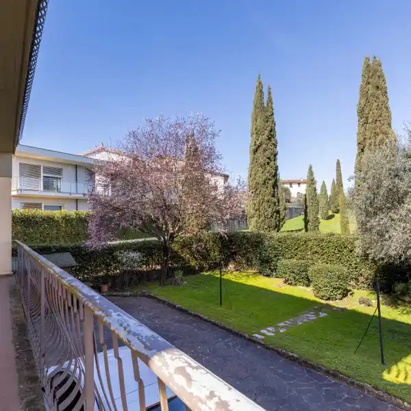 SPACIOUS HOME WITH GARDEN