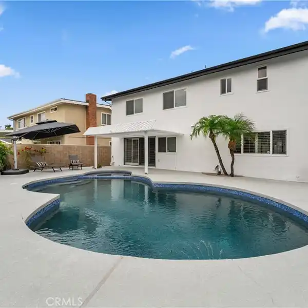 TURNKEY POOL HOME IN OCEANVIEW PARK