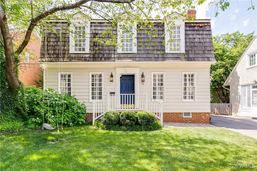 Lovely Renovated Home in Stonewall Court