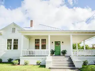Seamless Fusion of Past and Present in East Hill Renovation