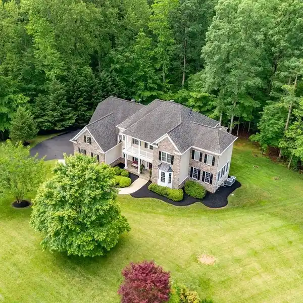 ELEGANT COLONIAL ON PRIVATE 4-ACRE WOODED LOT