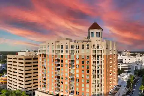 Sophisticated Urban Living in the Heart of Downtown