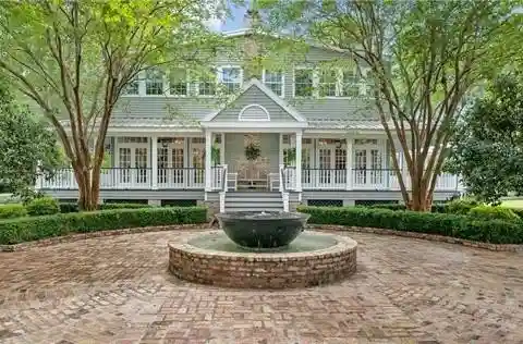 Craftsmanship and Charm on Expansive Oak-spotted Estate