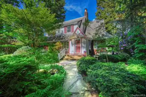 Unique Opportunity in Great Neck Estates