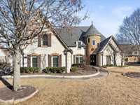 EXQUISITE HOME WITH A UNIQUE OPEN PLAN