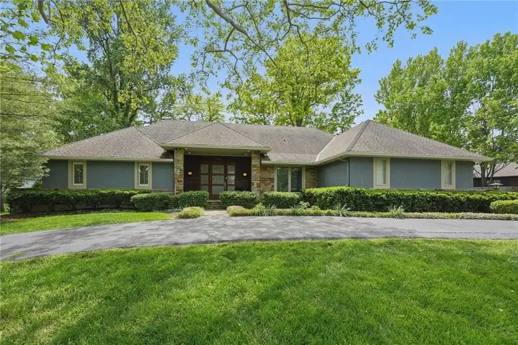 Beautiful Home in Charming Sagamore Hills