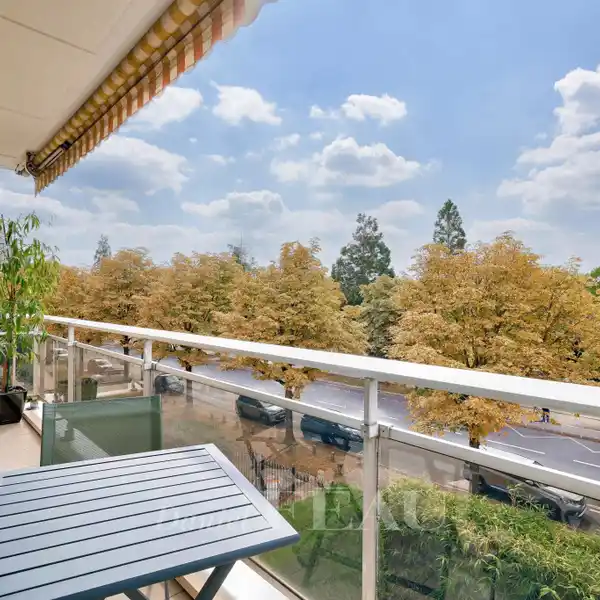 IMMACULATE DUAL-ASPECT APARTMENT