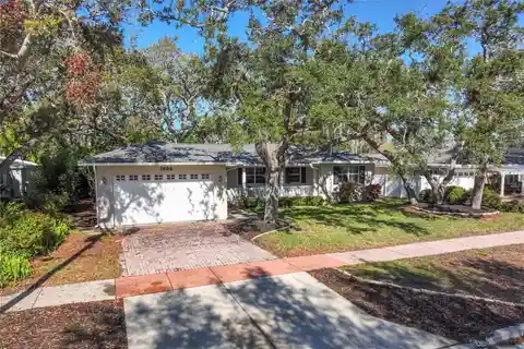 Move-in-ready Home in the Heart of Belleair