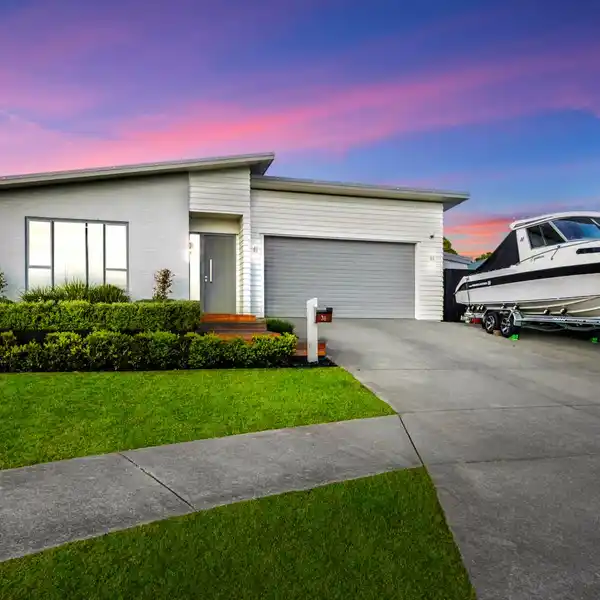 STYLISH COMFORT MEETS COASTAL FAMILY LIVING