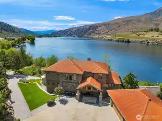 Waterfront Living in a Unique Community