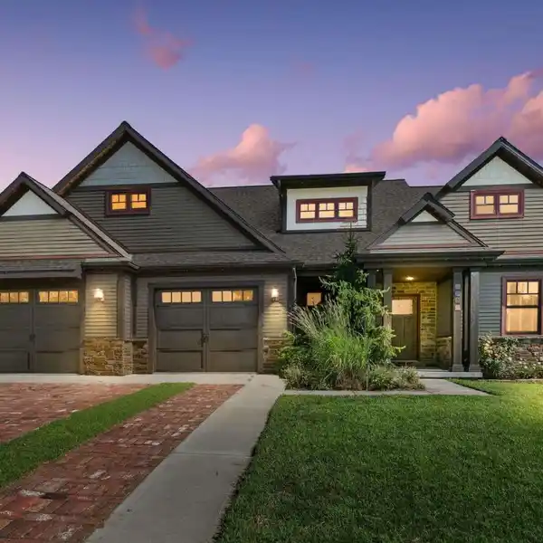 LAKEWOOD VILLAGES SHOWPIECE WITH SPECTACULAR VIEWS