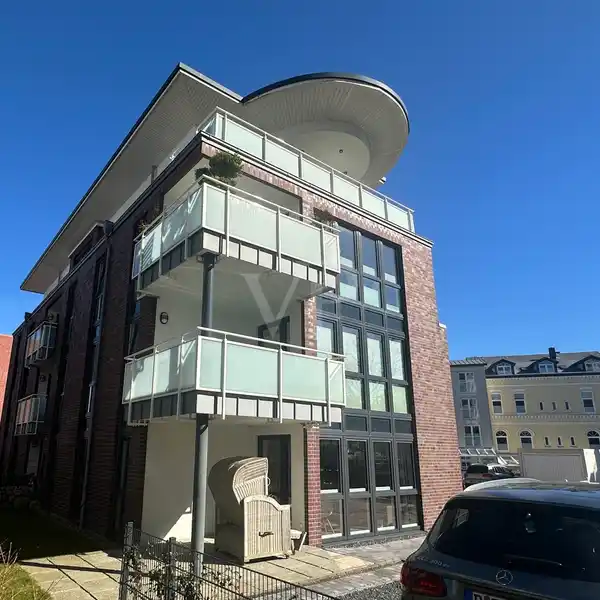 GROUND FLOOR APARTMENT ON ONE LEVEL IN THE HEART OF WESTERLAND