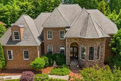 Extraordinary Executive Estate